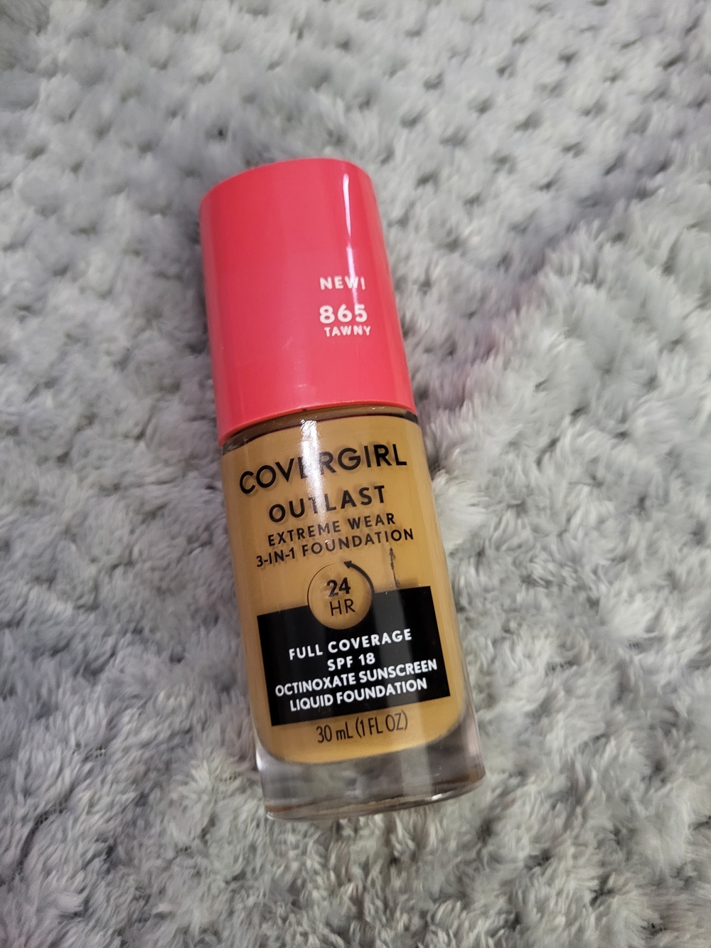 COVERGIRL Outlast 3-in-1 Foundation - Pink Cap, Tawny Shade